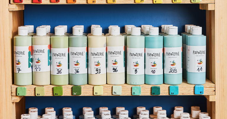 Zoom sur les différentes peintures en céramique